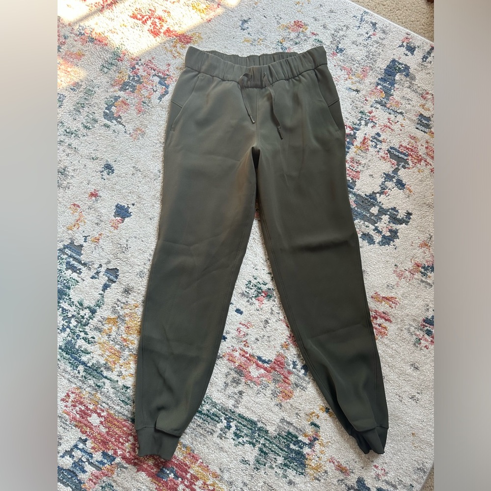 Lululemon joggers size 4 women’s